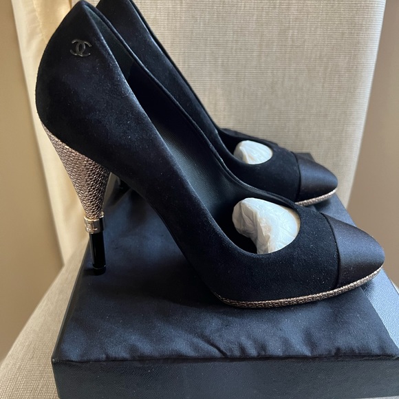 ❌SOLD!!❌ New Chanel Suede & Satin Pumps - Picture 5 of 9
